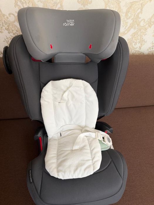 Продам детское автокресло 4-12 лет ребенка Britax Römer 15-36 kg
