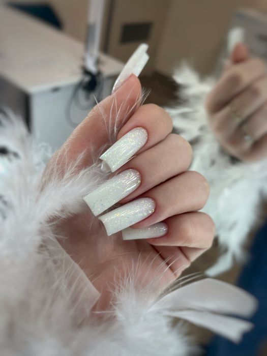 Послуги манікюру, нарощування , чистка