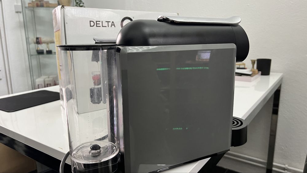 Maquina cafe delta como nova com caixa