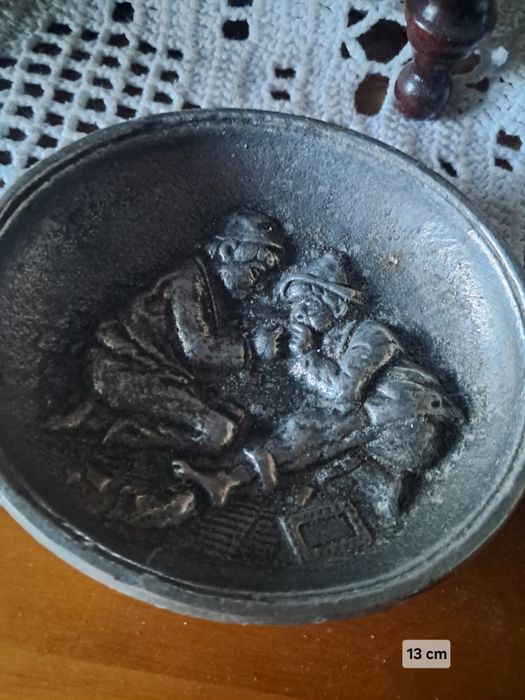 Cinzeiro redondo em estanho