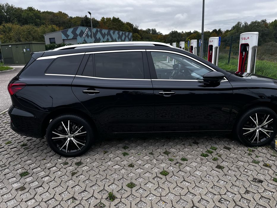 MG 5 EV 61kWh Long Range Luxury (2023) | Autonomia 400km