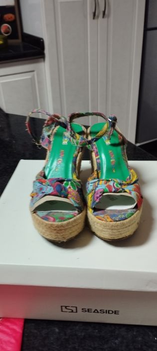 Sapatos tam 36, com cunha em corda,