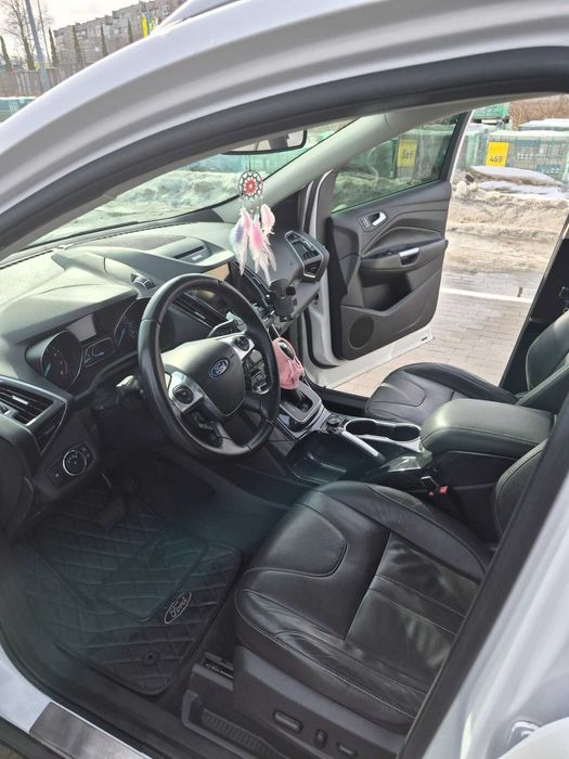 Продам Ford Escape 2013 року в максимальній комплектації Titanium.