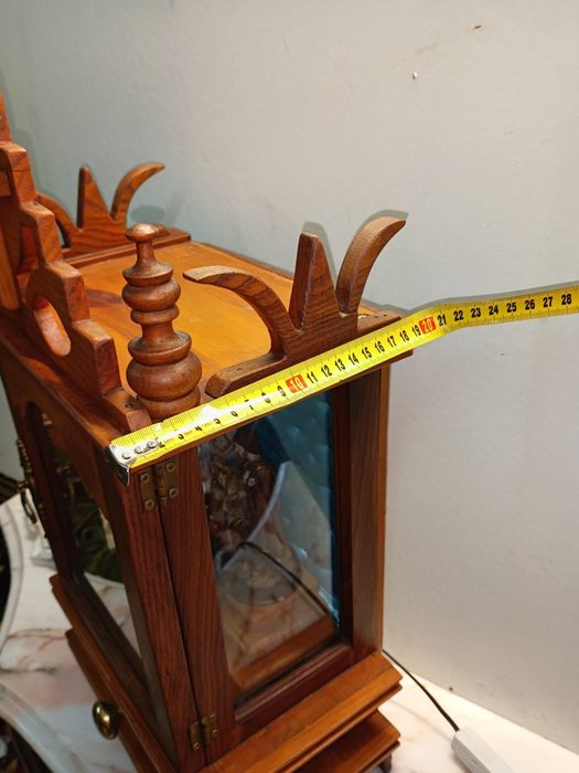 Belíssimo oratório feito artesanalmente em madeira castanho com imagem