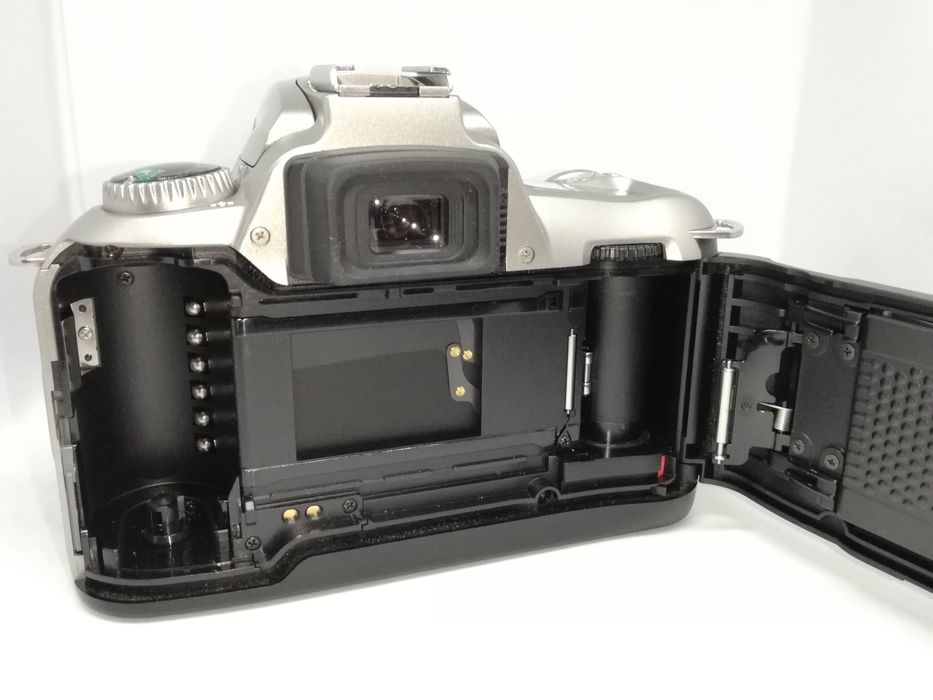 Nikon F 55 + Nikkor AF 28-80mm c/ NOVAS