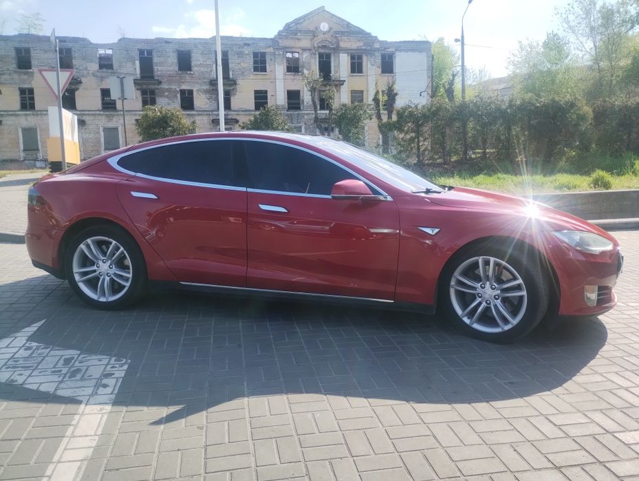 Tesla Model S 2016
