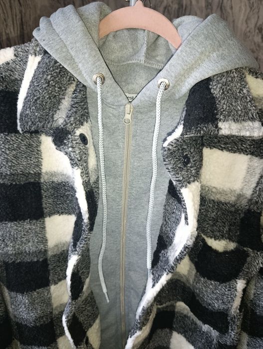 Рубашка на кнопках + вшита кофта з капюшоном