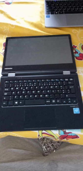 Vendo computador híbrido mdiom 11,3 que não liga.