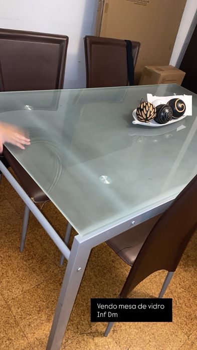 Mesa de sala de vidro