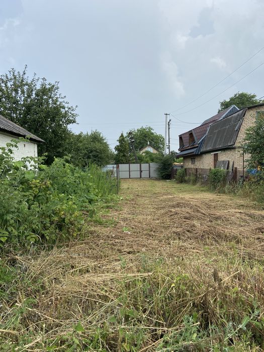 Продам земельну ділянку з будинком