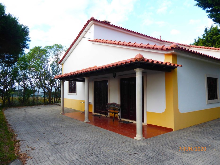 Propriedade aluga-se Peniche