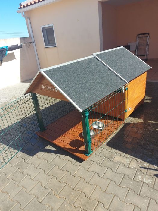 Casota para cão com isolamento térmico,  nunca usada.