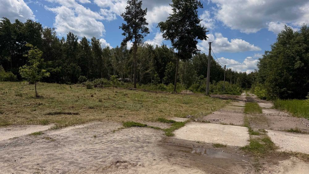 Ділянка земля серед лісу поруч з озером. Закрита територія! 12хв до Ірпеня! Вже можна будуватись