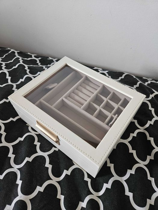 Szkatułka kuferek organizer na biżuterię jasna dwa poziomy