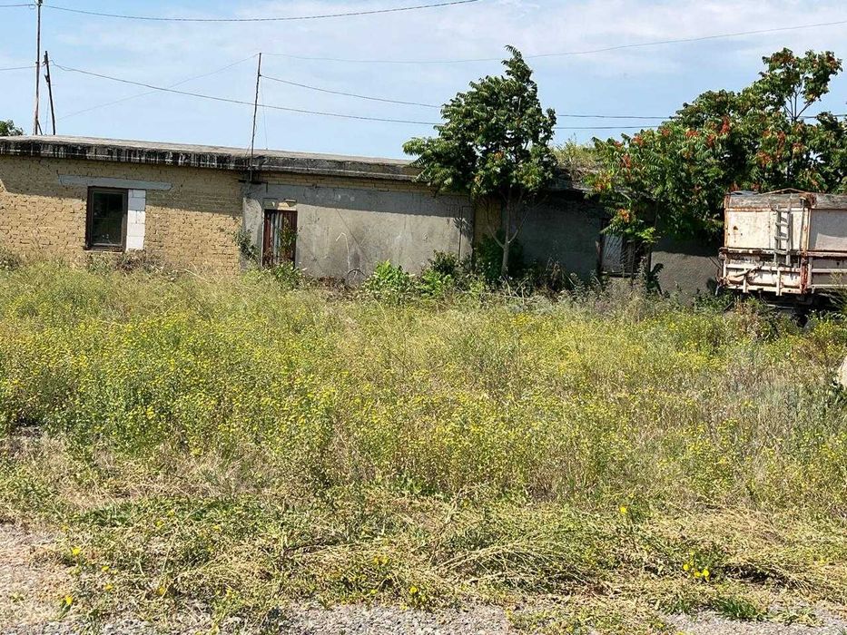 Оренда майданчика 1 000 м² під склад чи техніку — с. Дачне