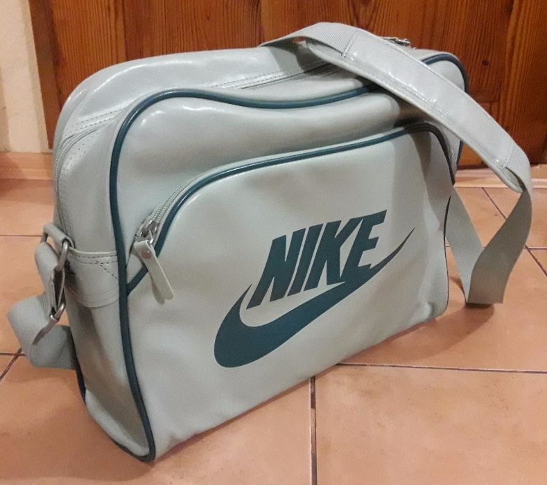 nike heritage si track