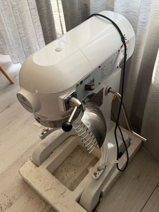 Планетарний міксер HURAKAN HKN-IP20F