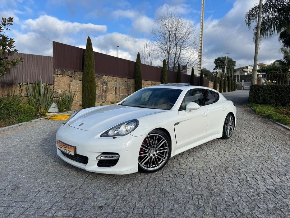 Porsche Panamera 4 PDK Platinum Edition