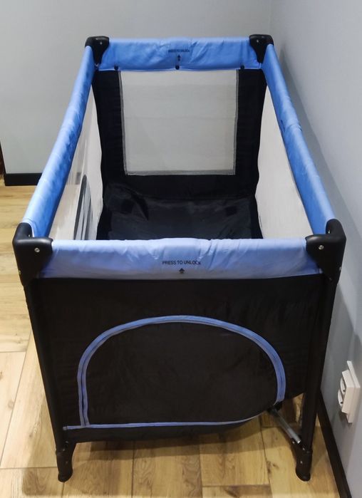 Продам дитячий манеж Hauck Dream N Play Winnie the Pooh travel cot