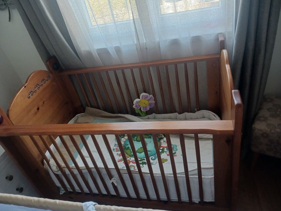 Berço  de madeira e grades