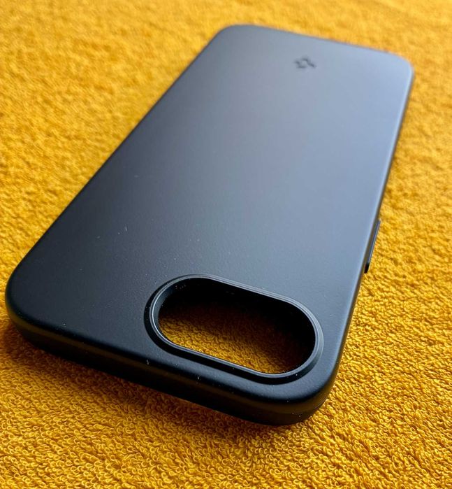 nowe etui SPIGEN plecki - iPhone 16e / iPhone 17e / SE - thin fit mag