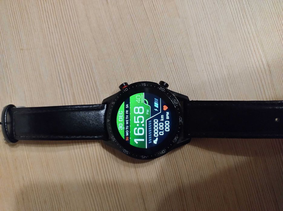 Smartwach malo używany,pudelko,kabel