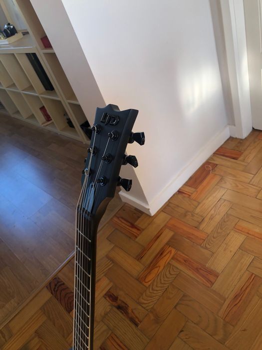 ESP LTD EC Black Metal com hardcase