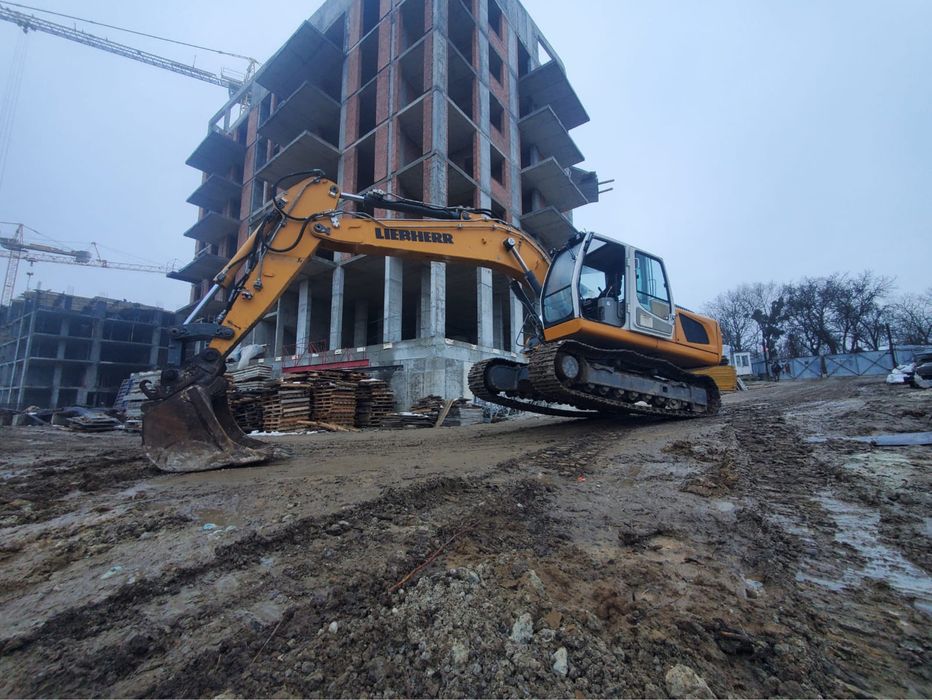 Екскаватор Liebherr 906