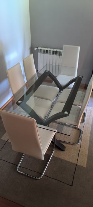 Mesa de estar e 6 cadeiras
