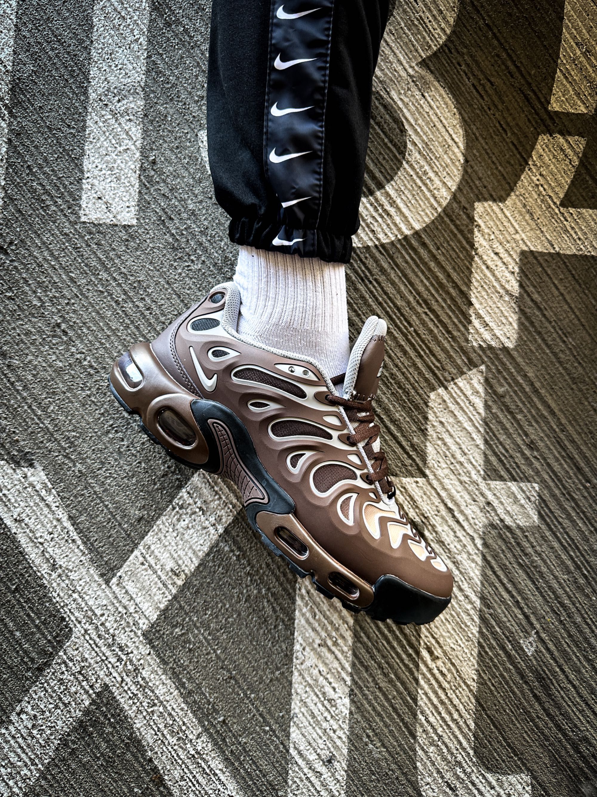 Air max plus black and rose gold discount