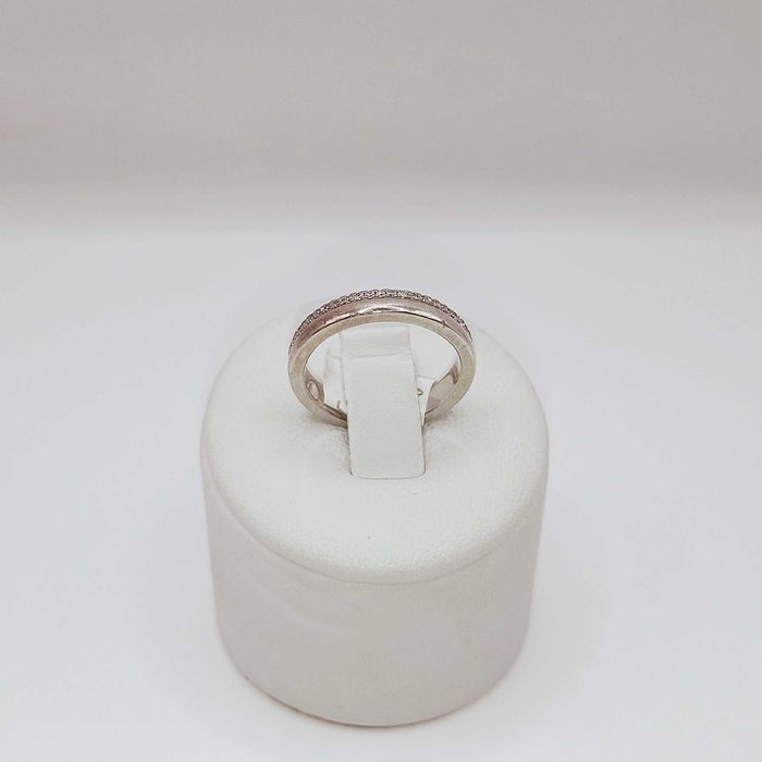 Srebrny pierścionek obrączka z cyrkoniami/ pr. 925 / 3,31g. / roz. 13