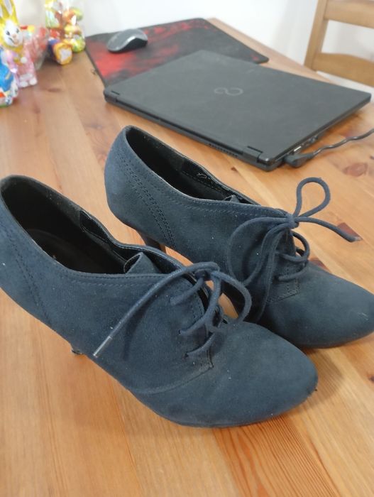 Modne buty damskie.