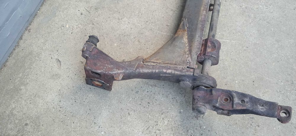 Балка задня Лагуна 1