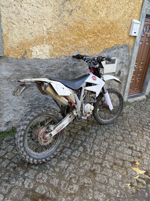Vendo ou troco AJP PR3 125