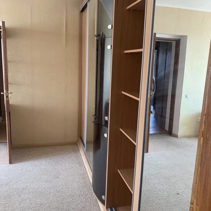 Велика 4-х кімнатна квартира біля трц Конкорд