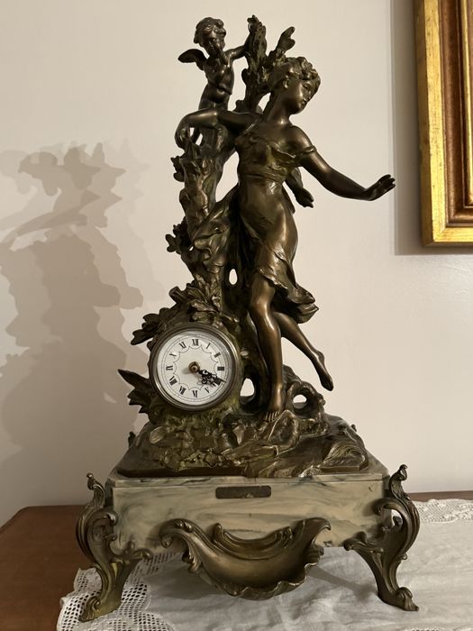 Peça Vintage - Estatueta/relógio