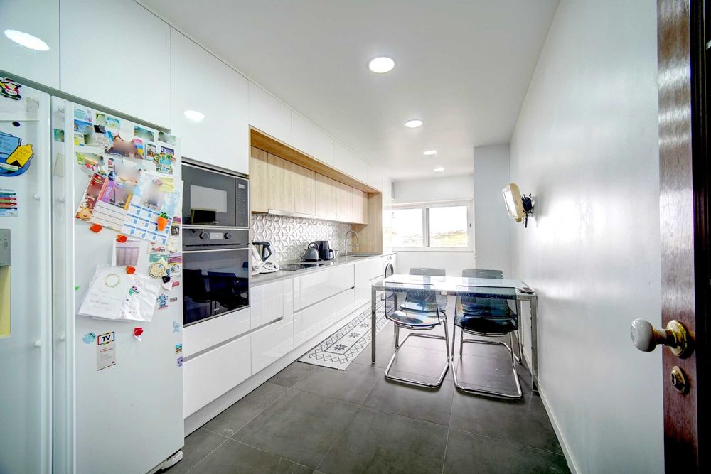 Apartamento T4 em Massamá + garagem box