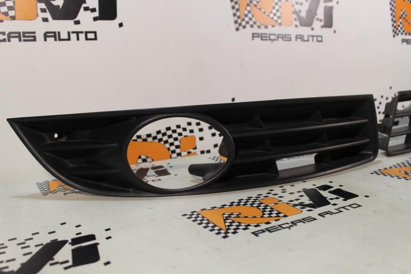 Grelha frente VOLKSWAGEN Passat (3C2)
