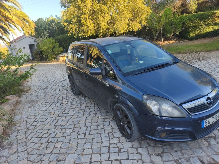 Vendo ou troco Opel Zafira B de 2007, caixa automática, 7 lugares.