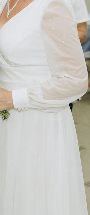 Весільна сукня з розрізом