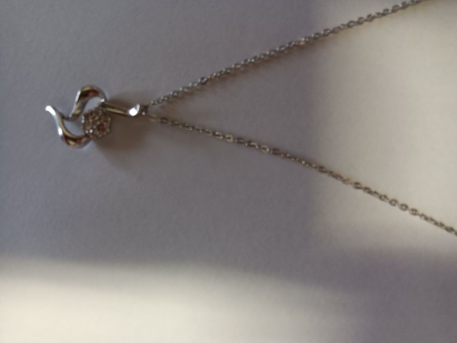 Fio de prata feminino muito bonito