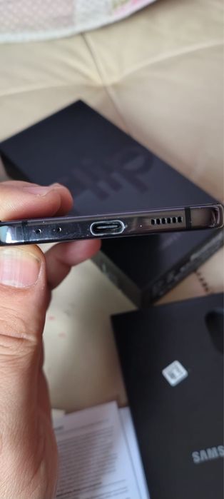 Samsung Z flip 4 black z wadą ogolny stan idealny brak pekniec