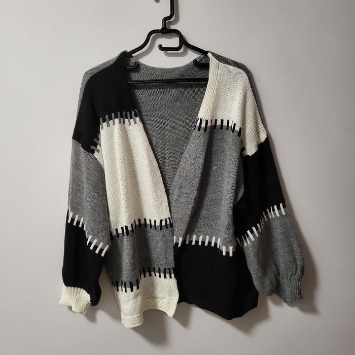 Sweterek narzutka czarno szaro biały