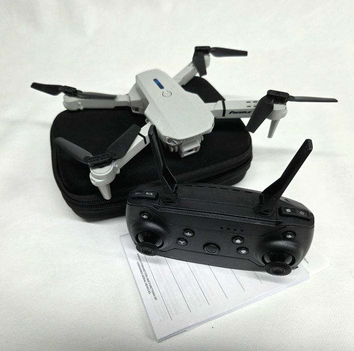 Drone Pacegle E88 Pro com câmara, comando e mala de transporte