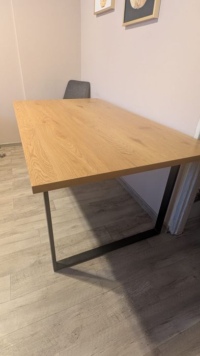 Stół pokojowy lub do salonu