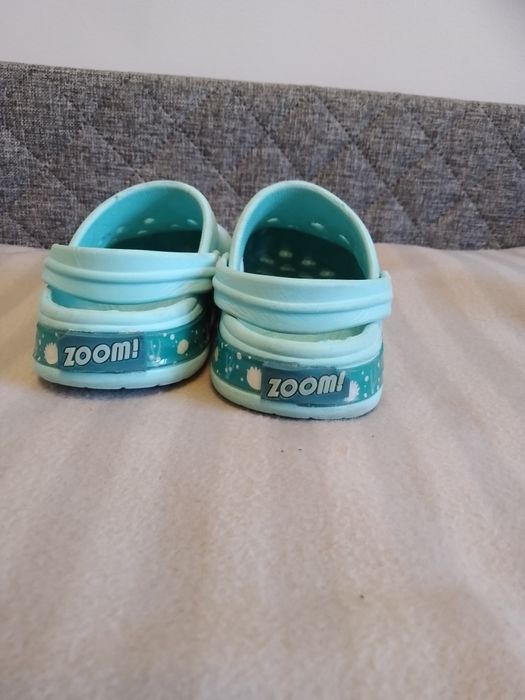 Chodaki, buty na basen 25