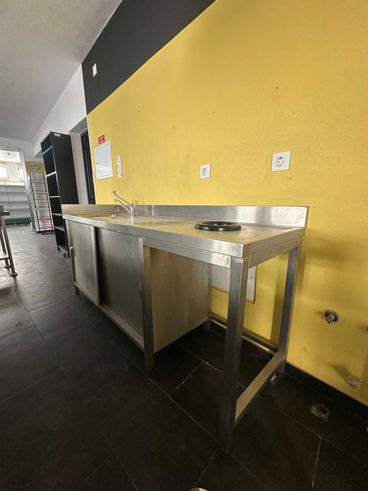 Bancada em Inox com Lavatório – 200x60x86 cm