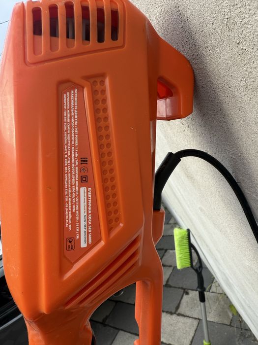 Газонокосарка Sequoia. Нова. SEB 1400D