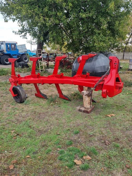 Плуг оборотний чотирьохкорпусний