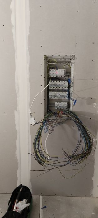Elektryk, instalator. Pomiary elektryczne. Montaż pomp ciepła i klimy.